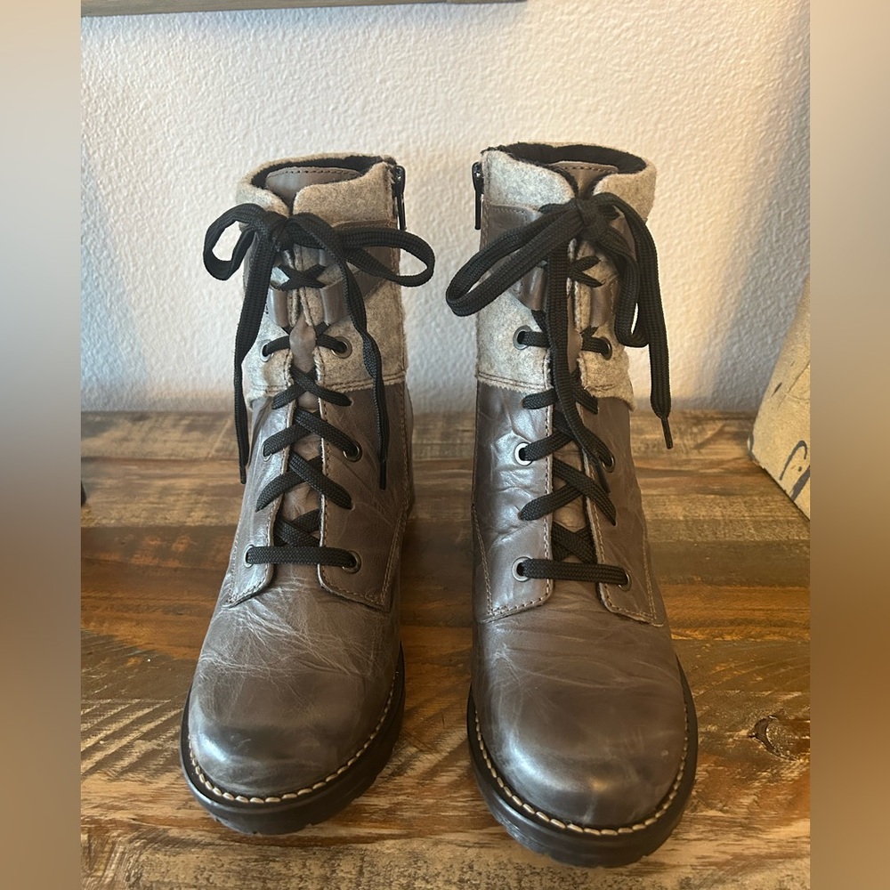 Dramedaris Kara Leather & Burl Wool Boot    Sz 8